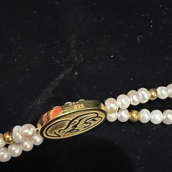 Elegant Gold and White Pearl Bracelet - Picture 4 of 5